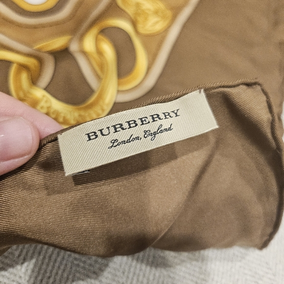 Brand New BURBERRY Silk Scarf Shawl - Picture 6 of 9